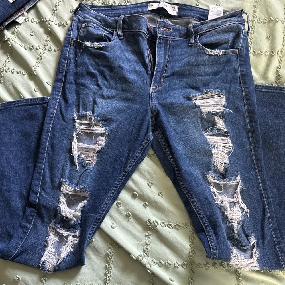 Hollister High Rise Blue Jeans with Distressed Detailing